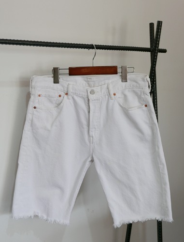 LEVI&#039;S 501 cut off white denim half pants