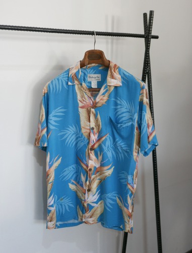 BISHOP hawaiian rayon fabric open collar shirt