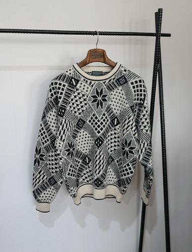 HILLS AVENUE pure wool round knit