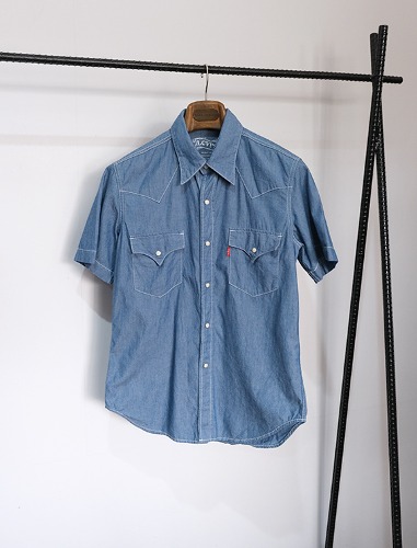 LEVI&#039;S chambray western shirts